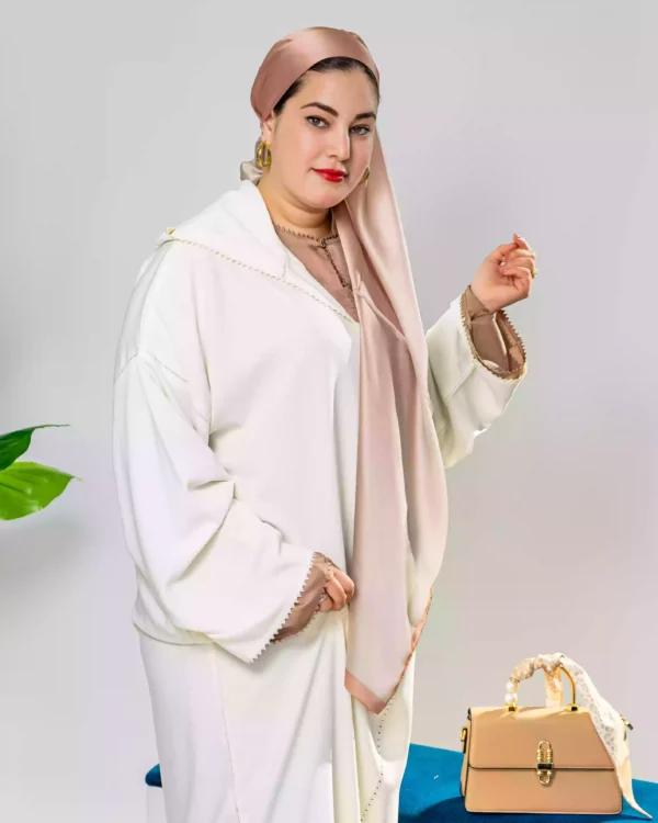 ⁦"جلابة راقية بخدمة الراندة أناقة العروس وروح العمرة"⁩ - الصورة ⁦10⁩