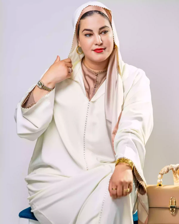 ⁦"جلابة راقية بخدمة الراندة أناقة العروس وروح العمرة"⁩ - الصورة ⁦3⁩
