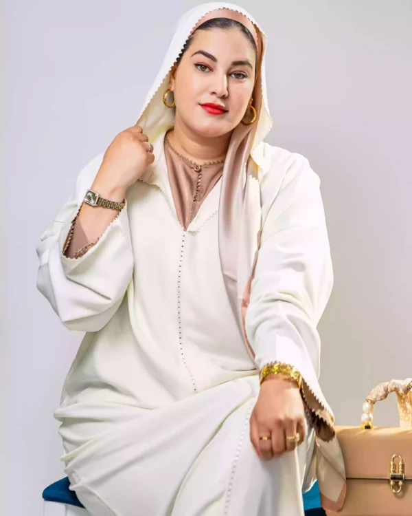 ⁦"جلابة راقية بخدمة الراندة أناقة العروس وروح العمرة"⁩ - الصورة ⁦5⁩