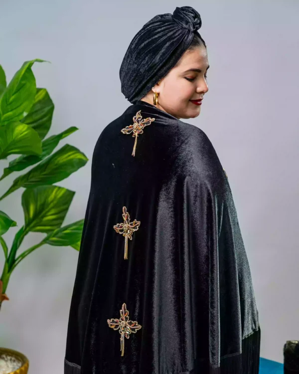 ⁦"تألقي في مناسباتك مع كاب موبرة مزين بتنبات يدوي فخم"⁩ - الصورة ⁦8⁩