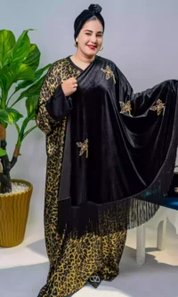 "تألقي في مناسباتك مع كاب موبرة مزين بتنبات يدوي فخم"