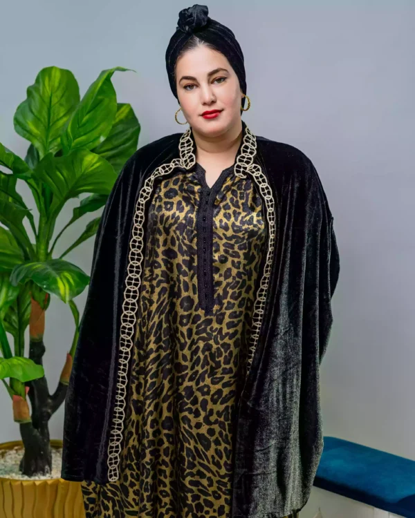 ⁦كاب موبرة بالذهبي فاخر للحضور راقي ولمسة فخمة للمناسبات⁩ - الصورة ⁦4⁩