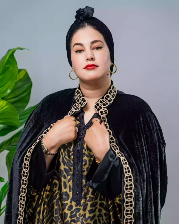 ⁦كاب موبرة بالذهبي فاخر للحضور راقي ولمسة فخمة للمناسبات⁩ - الصورة ⁦3⁩