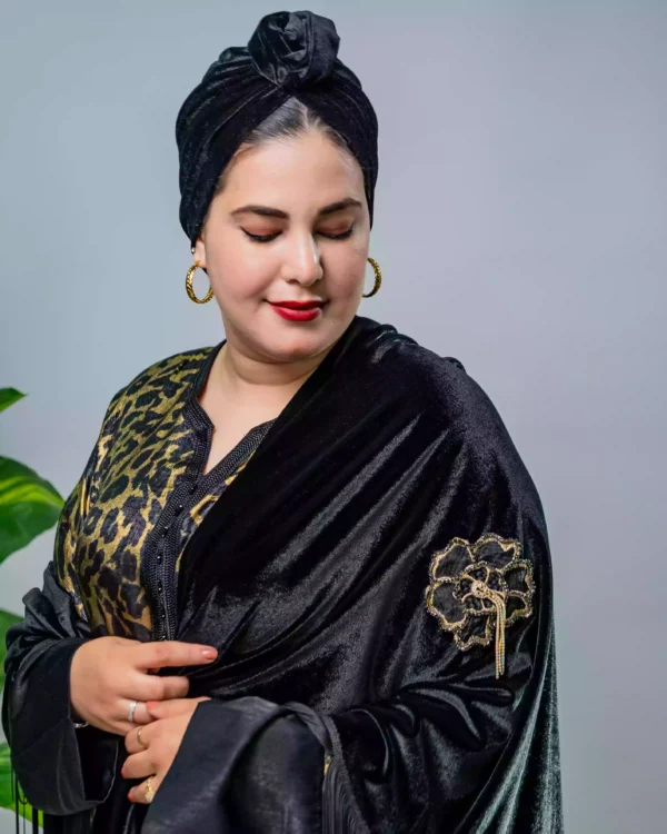 ⁦"تألقي في مناسباتك مع كاب موبرة مزين بتنبات يدوي فخم"⁩ - الصورة ⁦6⁩