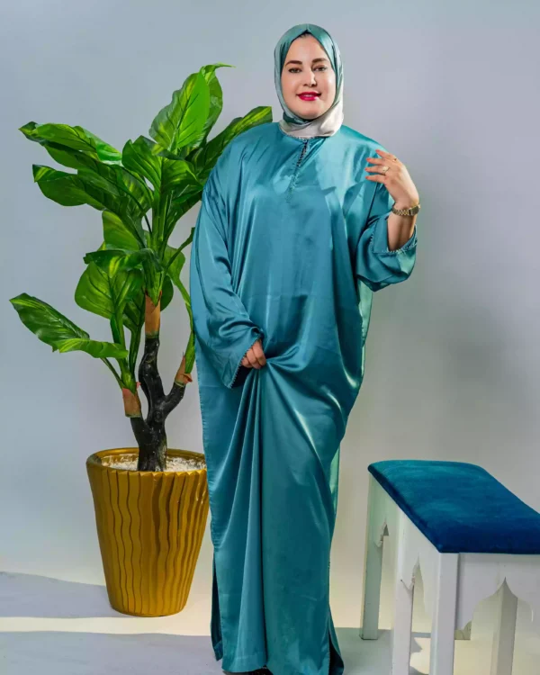 ⁦"جلابة قطعتين بخدمة الراندة أصالة مغربية بحضور عصري"⁩ - الصورة ⁦9⁩