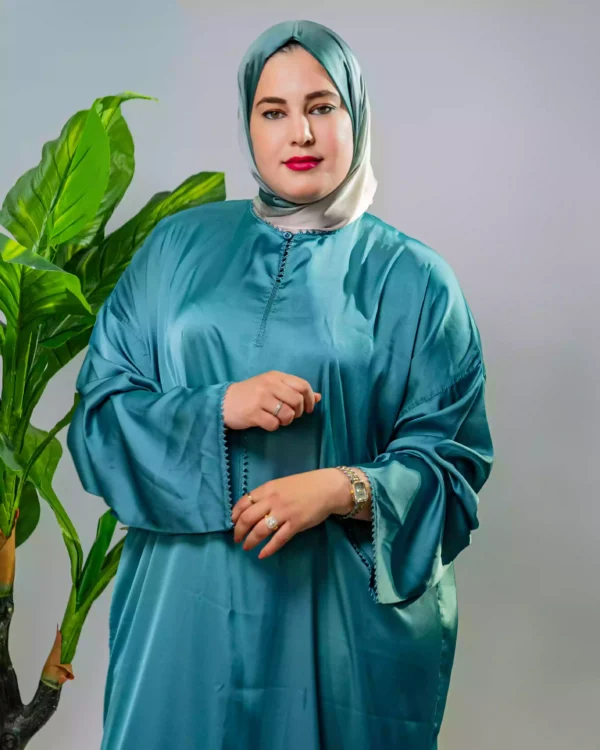 ⁦"جلابة قطعتين بخدمة الراندة أصالة مغربية بحضور عصري"⁩ - الصورة ⁦10⁩