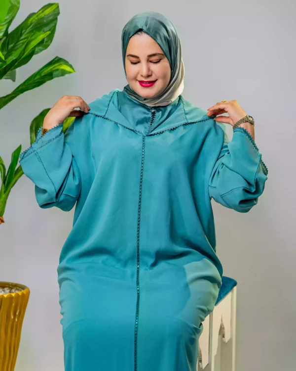 ⁦"جلابة قطعتين بخدمة الراندة أصالة مغربية بحضور عصري"⁩ - الصورة ⁦3⁩